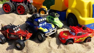 Мультики про МАШИНКИ Гонки по песку - Молния Маквин и Крутые машинки для детей по бездорожью CARS 3