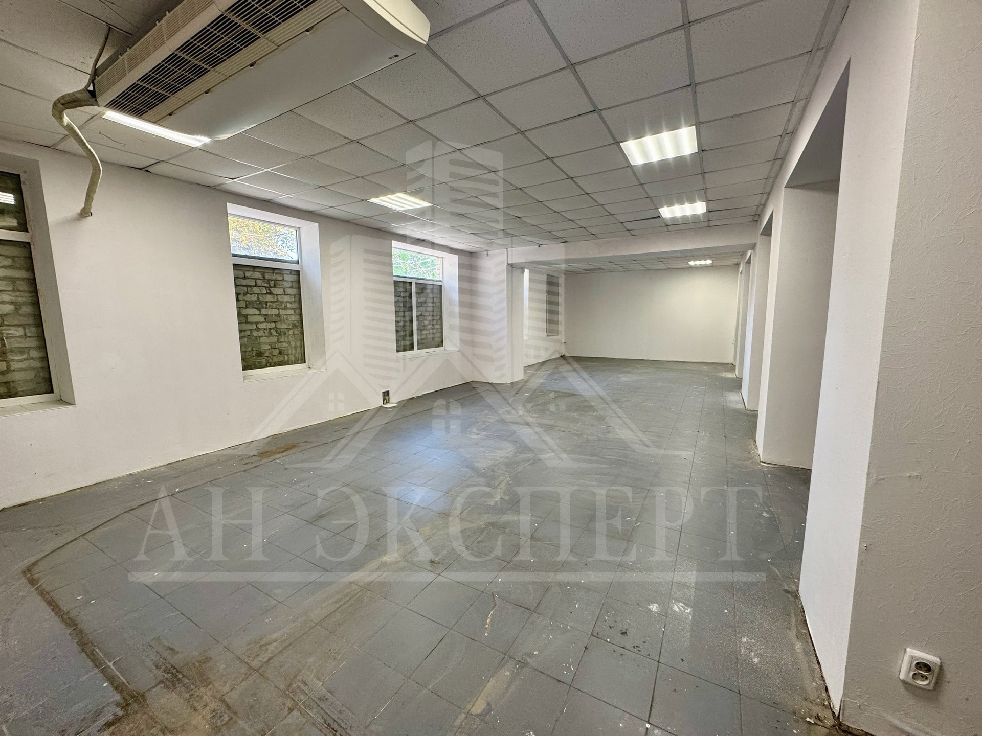 🏢 ПРОДАМ КОММЕРЧЕСКОЕ ПОМЕЩЕНИЕ 🏢 🎦ВИДЕООБЗОР🎦 🔥🔥🔥НОВАЯ ЦЕНА🔥🔥🔥 📍 г. Золотое, Солнечный квартал, д. 2 📐 Общая площадь: 277 м² 🏢 Этаж: 1-й, отдельный вход с улицы ✅ ✨ ОПИСАНИЕ: 🔹 Просторное помещение свободного назначения — идеально под банк, офис, МФЦ, торговый комплекс, аптеку, медицинский центр, сервис или ...