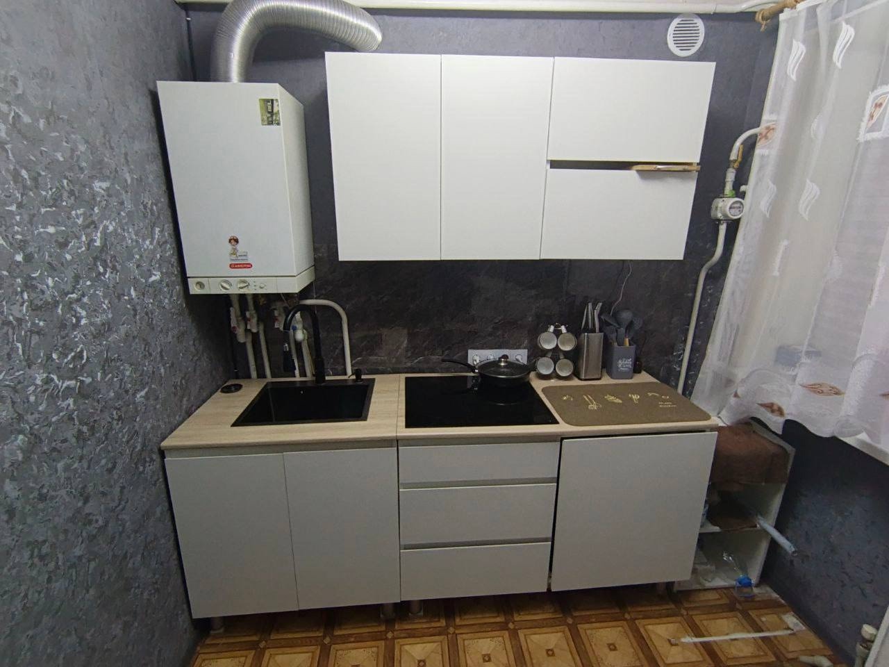 Продам 1комнатную квартиру 2этаж 5этажного дома.Общая площадь 34м2.В квартире зделан ремонт состояние заходи и живи квартира с АО двухконтурный котел. Удобное место расположение транспортная развязка , институт им Матусовского. Документы РФ. Цена4.000млн Тел +79595025253 Сергей...